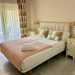 Mi Capricho, Beachfront, Grownfloor, Private Garden & Terrace