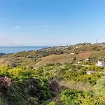 Lovely Home In Frigiliana With Kitchen