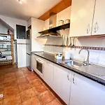 Ann001 Bright Two Bedroom Townhouse