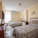 Apartamento De 2 Dormitorios Con Terraza Solo Familias