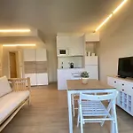 R126 Beachfront Apartment Sant Salvador