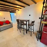 Apart Con Terraza En Florida E2