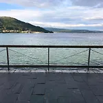 Muros Sobre El Mar