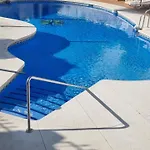 Partial Ocean View 3 Bed - 100 M From The Beach