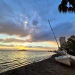 M&G Cozy Studio Apartment -Beachfront,Wifi,Aircon,Fullyequipped