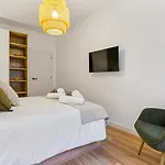Monet, Apartamento Con Terraza, Cuna Y Trona