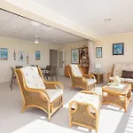 Apartup Acapulco Beachfront Views