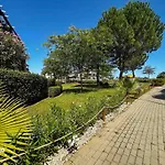 Bonito Apartamento Con Gran Jardin Solead