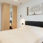 Modern & Cozy Flat With Tennis Court