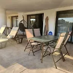 Bajo Con Vistas A La Piscina En Valle Del Este Golf