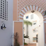 Spacious Apartment In Marbella Sea View & Shared Pool