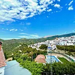 Elegant Villa With Jacuzzi In Canillas De Albaida