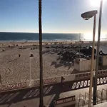 Mirando Al Mar