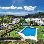 2 Bedrooms - Sleeps 4 - Garden And Pool With View