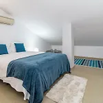 Luxury 3 Bed Duplex Penthouse, 3 Mins Walk To The Beach