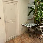 Banana Tree, Habitacion-Studio, Independiente, Con Bano Propio, En Casa Particular, Patio Comun