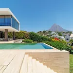 Luxury Villa Close To The Golf