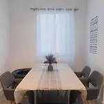 Una Habitacion En Un Piso Muy Centrico Y Moderno En Malaga - Room In A Centric And Modern Apartment In The Heart Of Malaga