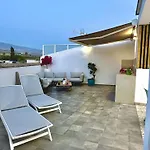 Alcala Deluxe Townhouse By Sunkeyrents
