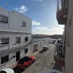 Junto Al Centro Y La Playa Con Garaje