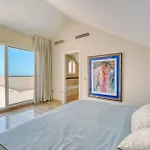3030 Elegant Beachside Penthouse With Sea Views