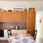 Bright Airy Family Style 7 Min Walk To Beach