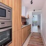 2139 - Lovely 2 Bedrooms First Line Golf