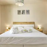 Vivi Homes - Lotus Pool, Garden, Gym & Beach
