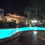 Casa Di Cotro Bajo Con Gran Jardin