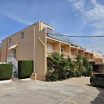 Eco Avenida Hotel & Parking