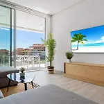 Vivi Homes - Dior Pool, Jacuzzi, Terrace & Sea View