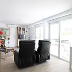 2 Apartamentos En Una Excelente Villa De Playa Compartiendo Piscina Y Jardin