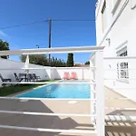 2 Apartamentos En Una Excelente Villa De Playa Compartiendo Piscina Y Jardin