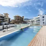Vivi Homes - Apollo Luxury, Pool, Gym & Beach