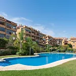 Vivi Homes - Calanova 1 Luxury, Garden, Pool & Sauna