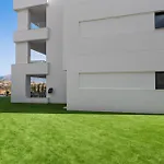 Vivi Homes - Calanova 1 Luxury, Garden, Pool & Sauna