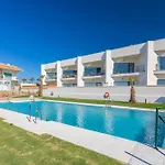 Large Garden With Countryside Views, Pool & Wifi