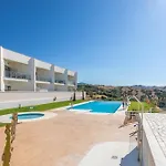 Large Garden With Countryside Views, Pool & Wifi