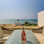 122-Luxury Beachfront Apartment, Views And Pool