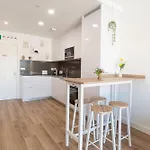 Skyline IV Pool & Coworking By Ele Apartments