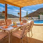 Cozy Home In Sayalonga With Wifi