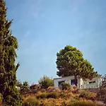 Housesleeps5-Parking-Balcony-Fireplace-Seaview