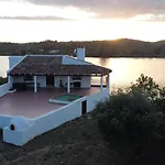 Excelente Casa Junto Al Rio