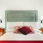 Apartamentos Turisticos La Plaza