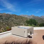 Luxury Villa - Breathtaking Views - Hot Tub - 15' To Beach
