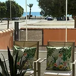Chalet Con Piscina Privada En Primera Linea De Playa