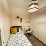 Spacious Room In Central Area A