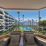 Beautiful 2 Bed Beachfront Apt