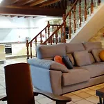 Casa Rural En Lira Para 9 Personas