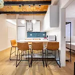 Bebarceloner Eixample Apartments - 4 Bedrooms